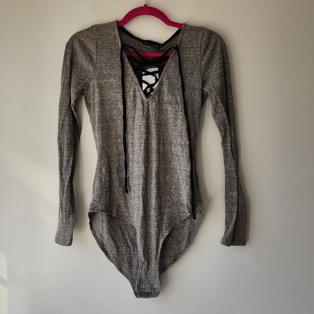 Harlowe & Graham Long Sleeve Body Suit | Medium | Gray Ribbed V Neck Lace Up NWT